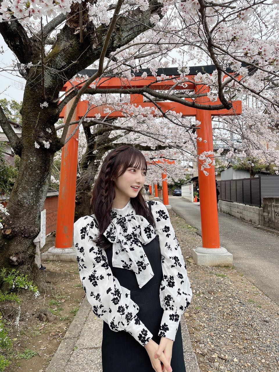 AKB48 長友彩海が「日曜の朝は旅に出よう」に出演！京都で桜の絶景を求めて【2023.4.23 7:00〜 テレビ東京】